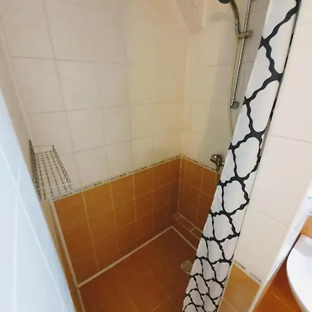 Senica, Garni 호텔