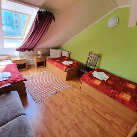 Senica, Garni 세니차