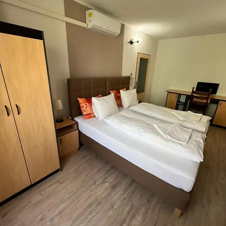 Senica, Garni Hotel Senica