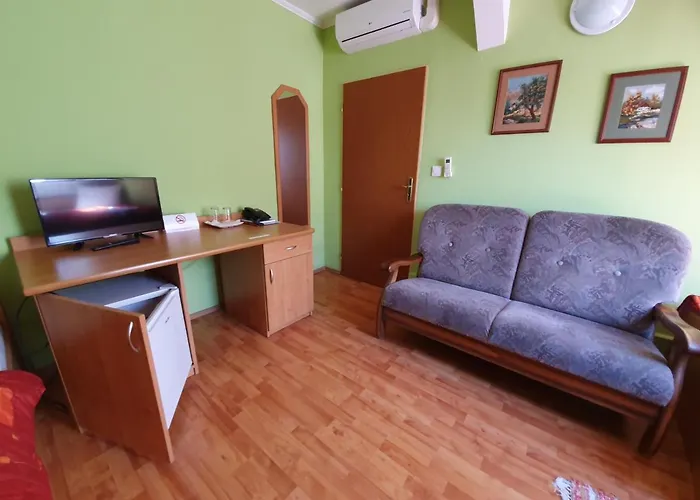 Senica, Garni Ξενοδοχείο 3*